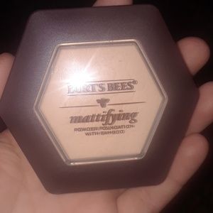 Burts bees mattifying powder foundation w/bamboo